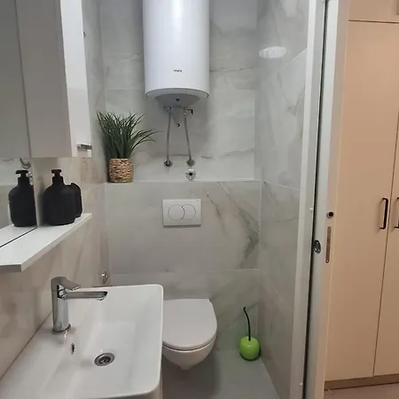 Jaki - One Bedroom With Garden View Appartamento