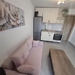 Jaki - One Bedroom With Garden View شقة *