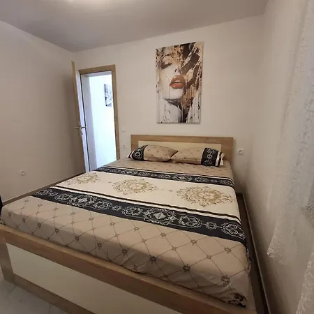شقة Jaki - One Bedroom With Garden View *