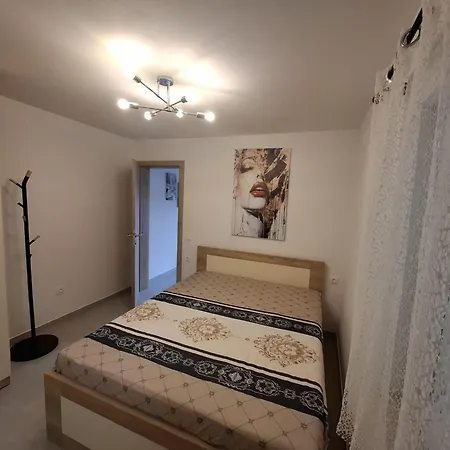 Jaki - One Bedroom With Garden View شقة