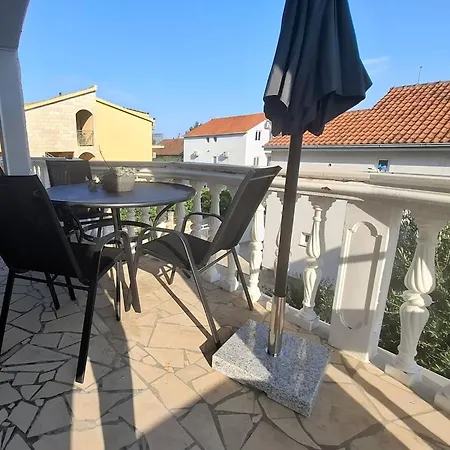 Апартаменты Jaki - One Bedroom With Garden View