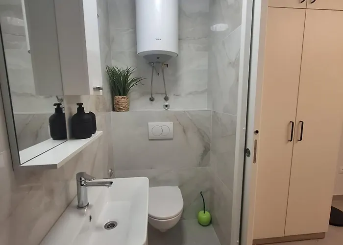 Jaki - One Bedroom With Garden View Apartmán